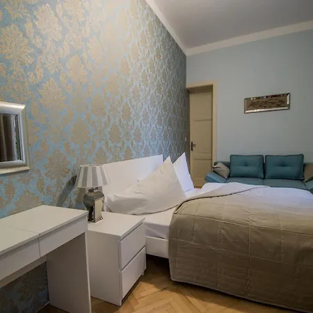 Royal With Sauna And Billiards Prague