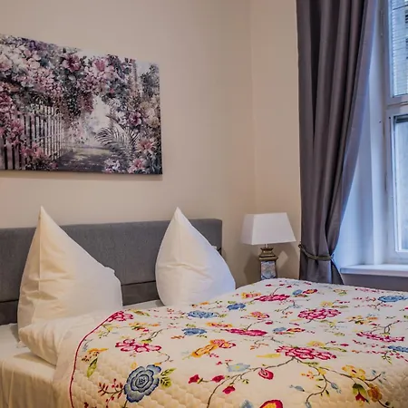 Apartment Royal With Sauna And Billiards Prag